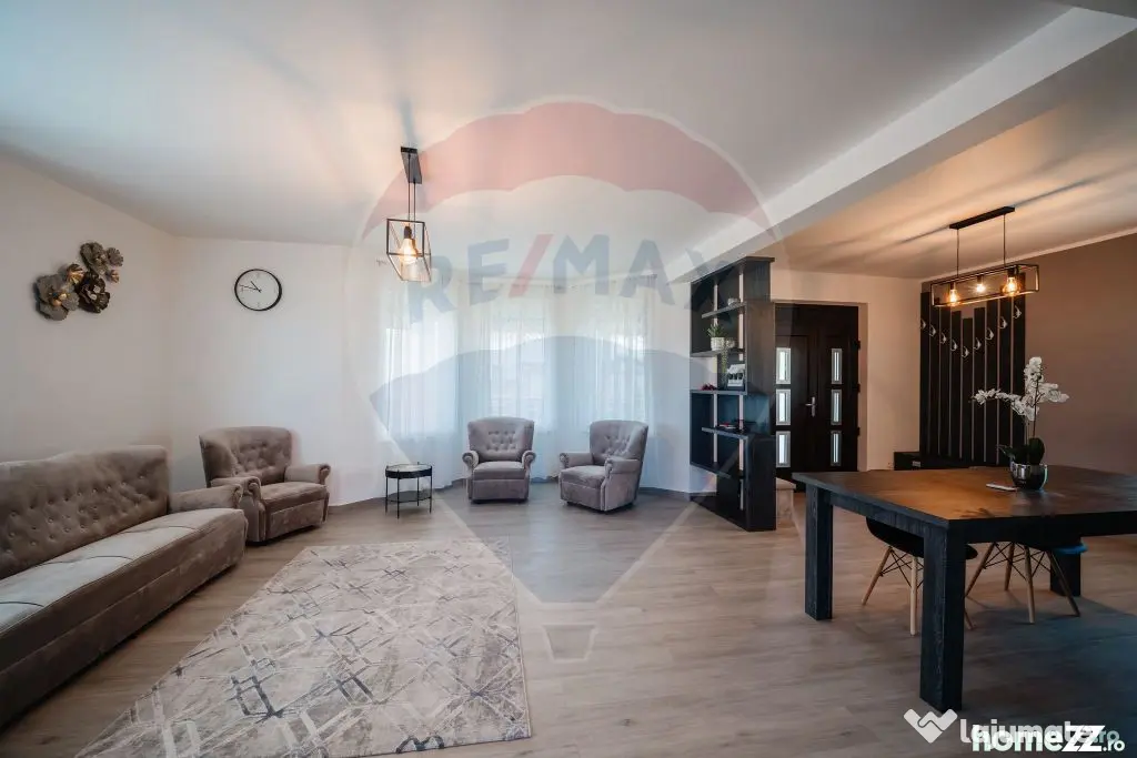 Casă / Vilă cu 4 camere de vânzare