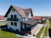 Casă / Vilă cu 4 camere de vânzare 