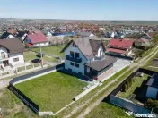 Casă / Vilă cu 4 camere de vânzare 