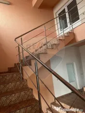 Casă / Vilă cu 11 camere de vânzare 