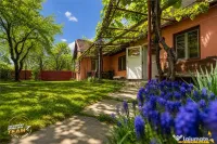 Casa in inima statiunii Covasna, cu gradina, vie si pomi fru 