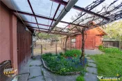 Casa in inima statiunii Covasna, cu gradina, vie si pomi fru 