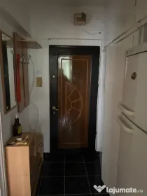 Închiriez 2 camere semi decomandat