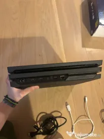 PlayStation 4 PRO 1TB, în stare foarte bună