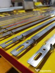 Placa galbena, distantieri, montanti, coltare/fasete, pene metalice 