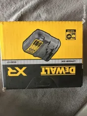 Laser DeWALT 3x360 Verde DCLE34030 NOU + Baterii XR 5Ah + Încărcător