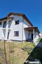 Vila P+1, zona linistita, pentru doua famili. 
