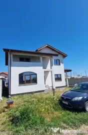 Vila P+1, zona linistita, pentru doua famili. 
