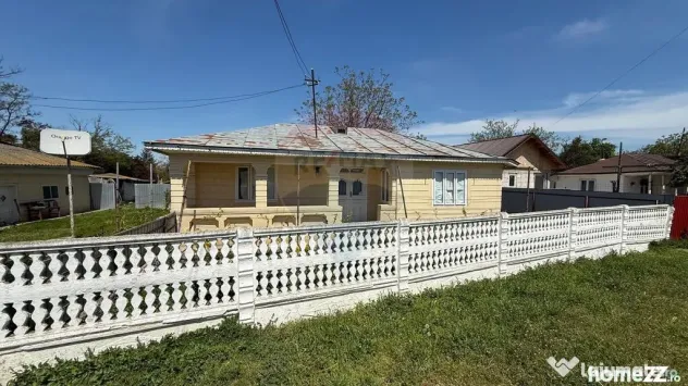 Casă / Vilă Hângulesti