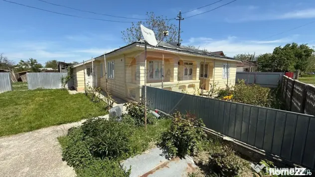 Casă / Vilă Hângulesti