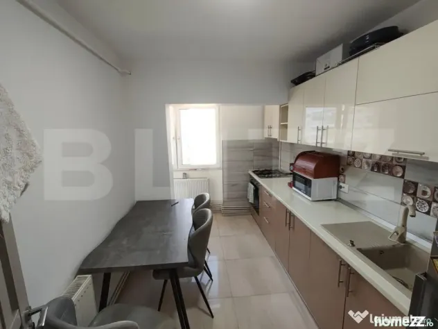 Apartament 3 camere, etaj 7/9 cu lift, 70 mp, zona Micro 6