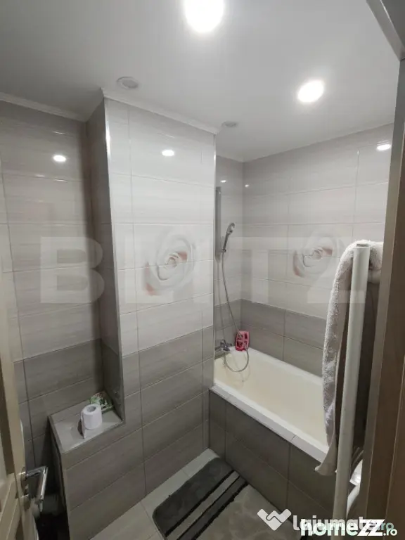 Apartament 3 camere, etaj 7/9 cu lift, 70 mp, zona Micro 6