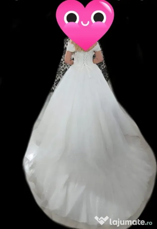 Vand rochie de mireasa cu crinolina si voal inclus in pret bun.
