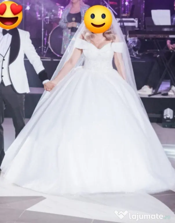 Vand rochie de mireasa cu crinolina si voal inclus in pret bun.