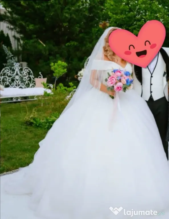 Vand rochie de mireasa cu crinolina si voal inclus in pret bun.