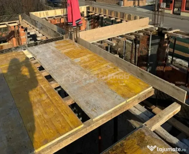 Duplex 4 camere-Buda-Pereti dublii tencuiti-Toate utilitatil