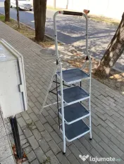 Scara metalică pliabilă 