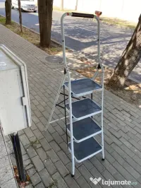 Scara metalică pliabilă 