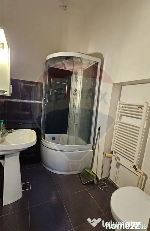 Apartament cu 2 camere într-o casă cu farmec interbelic...