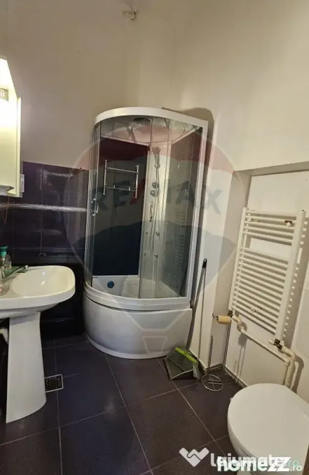 Apartament cu 2 camere într-o casă cu farmec interbelic...