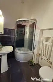Apartament cu 2 camere într-o casă cu farmec interbelic... 