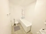 Apartament cu 3 camere de închiriat în zona 1 Mai 