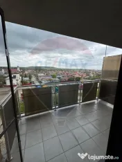 Apartament cu 3 camere de închiriat în zona 1 Mai 