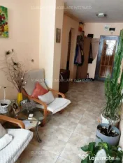 Apartament 3 camere de vanzare zona Far 