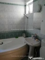 Apartament 3 camere de vanzare zona Far 