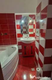 Doua camere comfort maxim, zona Trocadero. 