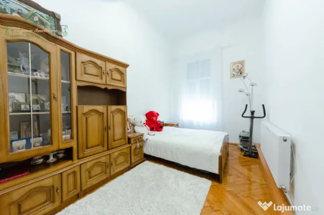 Apartament cu 4 camere si centrală proprie, zona Ultracentr