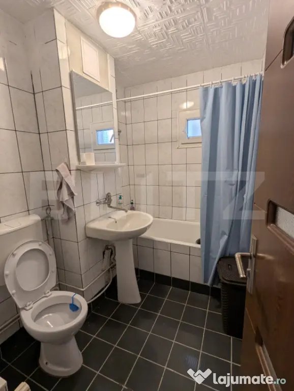 Apartament cu 4 camere, decomandate, 80 mp, balcon, garaj -