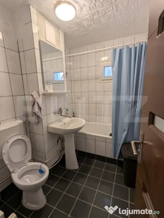 Apartament cu 4 camere, decomandate, 80 mp, balcon, garaj -