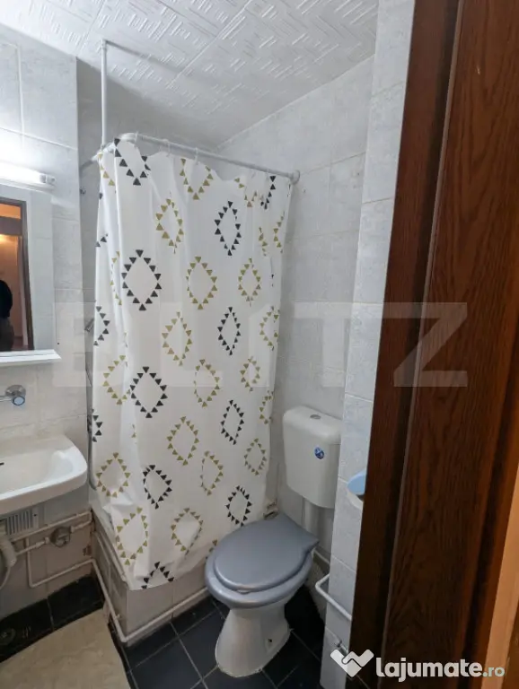 Apartament cu 4 camere, decomandate, 80 mp, balcon, garaj -