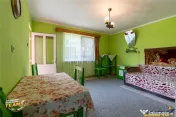 1.200mp teren si casa cu gradina inflorata, aproape de Targu 
