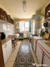 Apartament 3 camere de vânzare, 65 mp, zonă Centrală