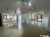 Spațiu comercial de închiriat cu 8m de vitrina in zona ... 
