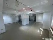 Spațiu comercial de închiriat cu 8m de vitrina in zona ... 