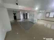 Spațiu comercial de închiriat cu 8m de vitrina in zona ... 