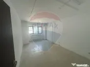 Spațiu comercial de închiriat cu 8m de vitrina in zona ... 