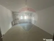 Spațiu comercial de închiriat cu 8m de vitrina in zona ... 
