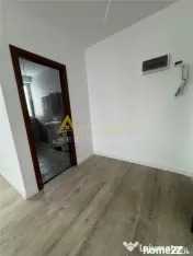Garsoniera moderna || lift || aproape metrou || parcare ||
