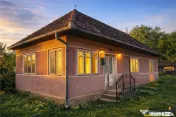 FILM! Gospodarie cu atmosfera traditionala,1.032 mp de verde 