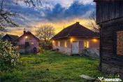FILM! Gospodarie cu atmosfera traditionala,1.032 mp de verde 