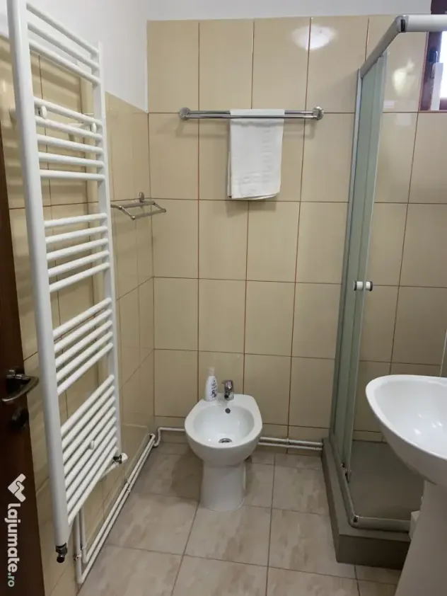 Apartament cu 3 camere de vânzare în Curtea de Argeș central