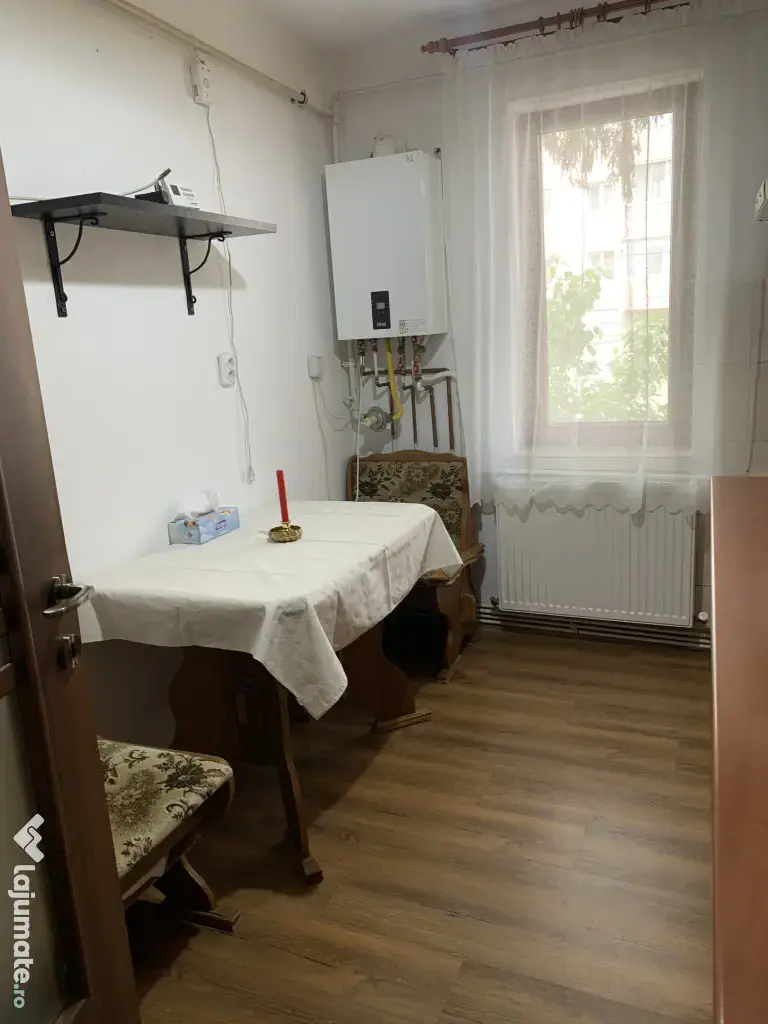 Apartament cu 3 camere de vânzare în Curtea de Argeș central