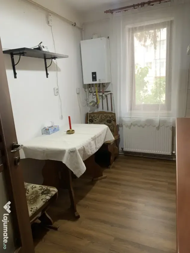 Apartament cu 3 camere de vânzare în Curtea de Argeș central