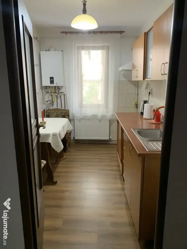 Apartament cu 3 camere de vânzare în Curtea de Argeș central