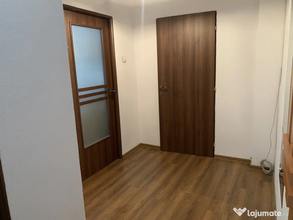 Apartament cu 3 camere de vânzare în Curtea de Argeș central