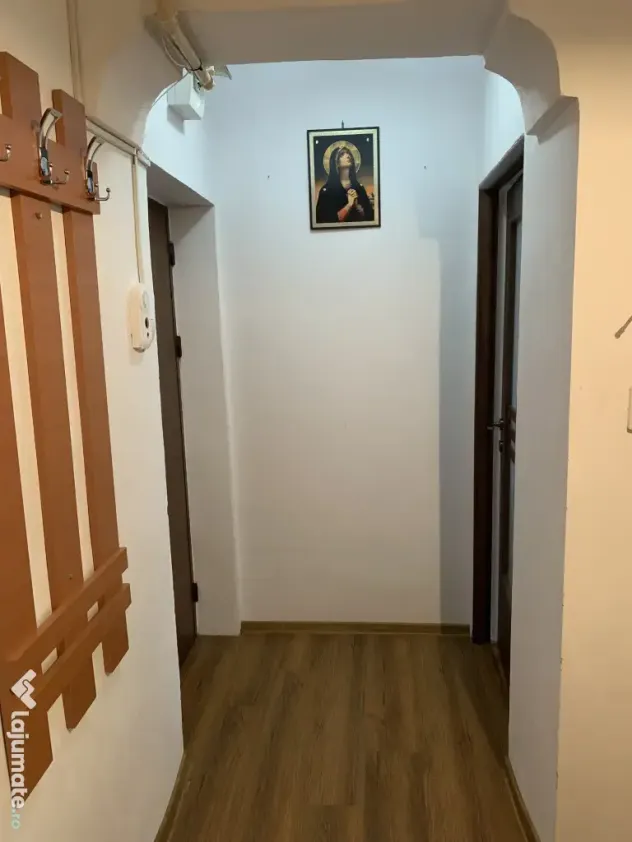 Apartament cu 3 camere de vânzare în Curtea de Argeș central